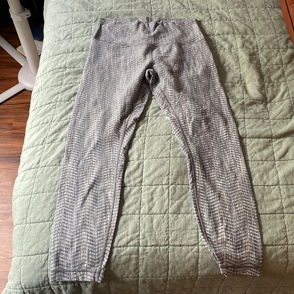Lulu cropped grey legggings